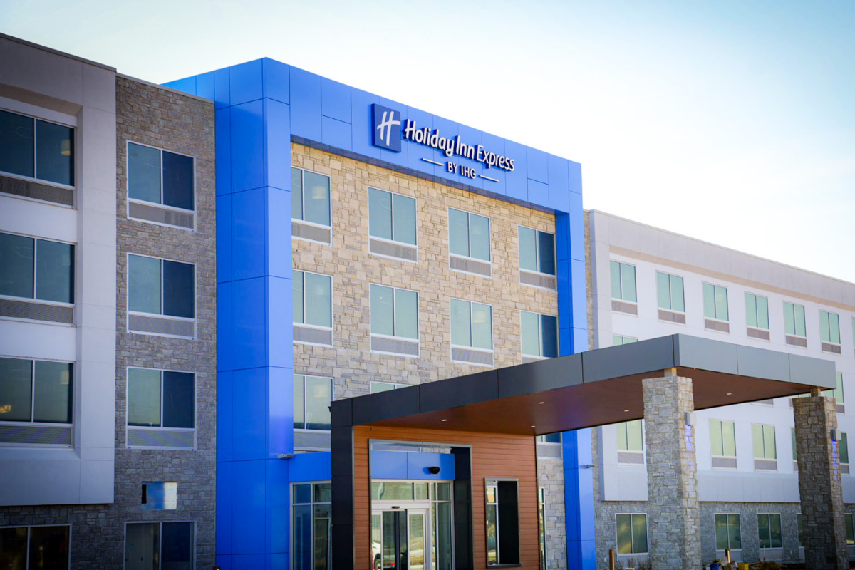 Holiday Inn Express & Suites at Bluhawk